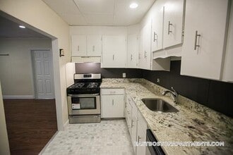 28 Monmouth St in Boston, MA - Foto de edificio - Building Photo