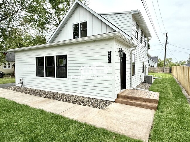 3460 Livingston Ave in Wayzata, MN - Building Photo - Building Photo