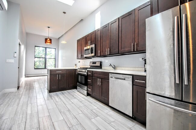 447 Evergreen Ave, Unit 3