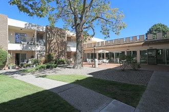 Executive West - Senior Community in Albuquerque, NM - Foto de edificio - Building Photo