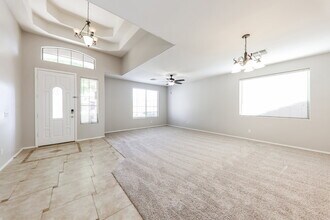 6877 W Briles Rd in Peoria, AZ - Foto de edificio - Building Photo