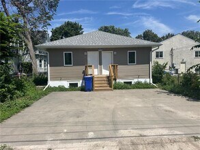 466 Thomas Ave W in St. Paul, MN - Building Photo - Building Photo