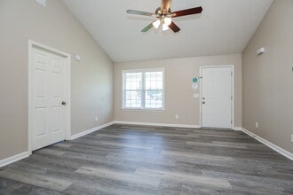 1585 Ridgemont Dr in La Vergne, TN - Building Photo - Building Photo