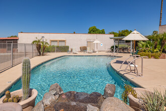 Olive Ridge Senior Living in Peoria, AZ - Foto de edificio - Building Photo