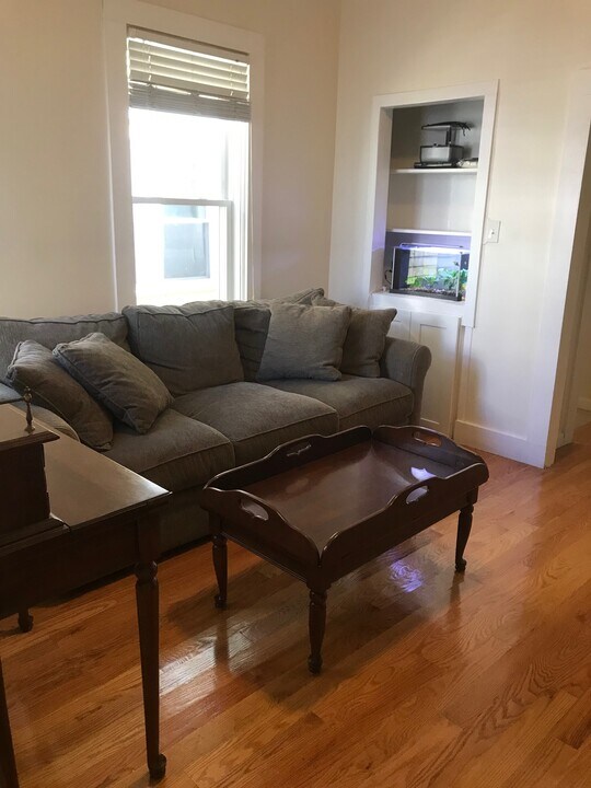 48 Cameron Ave, Unit 1 in Somerville, MA - Foto de edificio