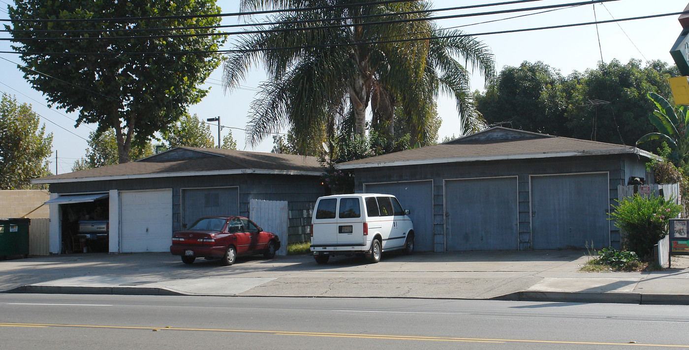 501 N Grand Ave in Santa Ana, CA - Foto de edificio