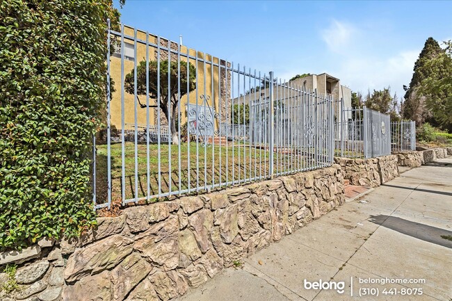 4959 Sycamore Ter in Los Angeles, CA - Building Photo - Building Photo