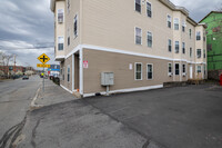 423 Broadway St in Lowell, MA - Foto de edificio - Building Photo