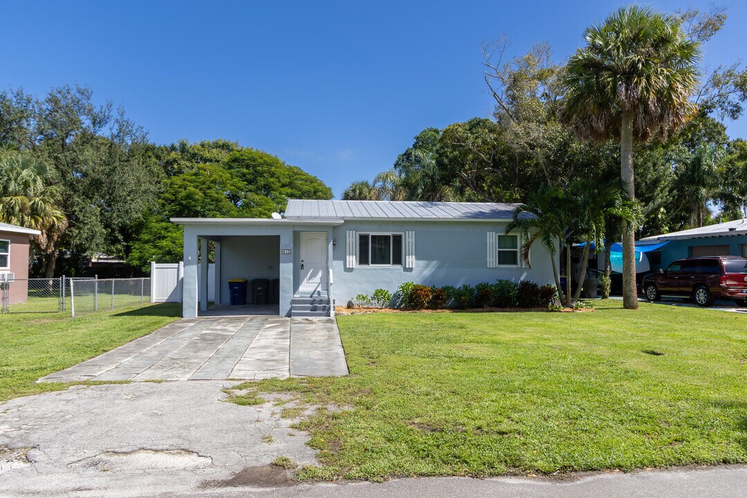 810 Texas Ct in Fort Pierce, FL - Building Photo