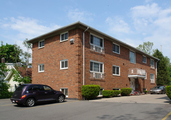 615-621 N Pennsylvania Ave in Lansing, MI - Foto de edificio - Building Photo