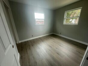 1759 Aquarius Ct in Ft. Myers, FL - Foto de edificio - Building Photo