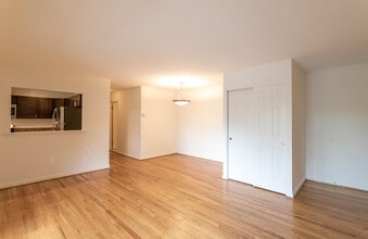 Montrose Manor in Catonsville, MD - Building Photo - Interior Photo