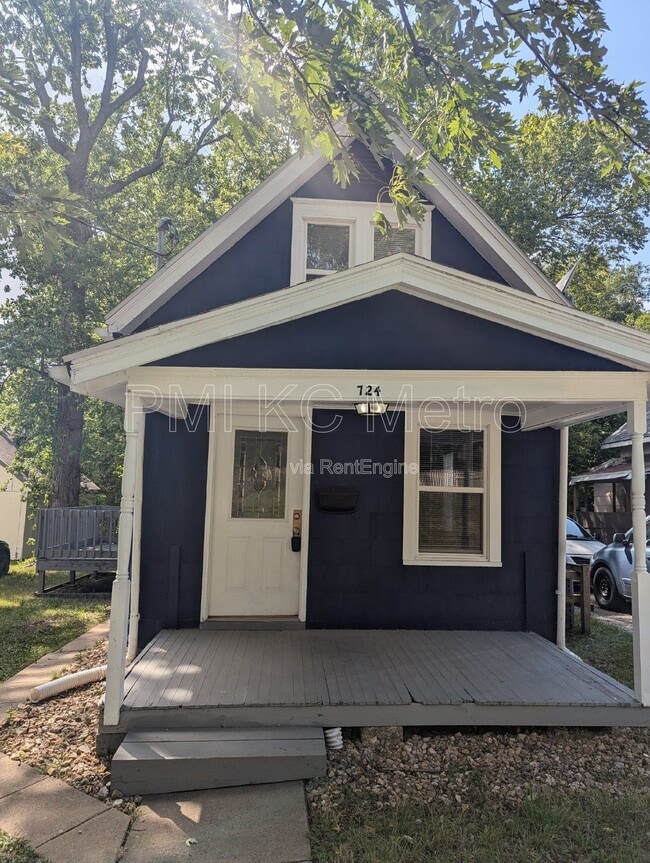 property at 724 S Grand Ave