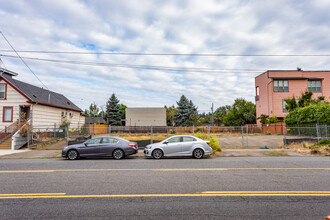 5405 NE Glisan St in Portland, OR - Building Photo - Primary Photo