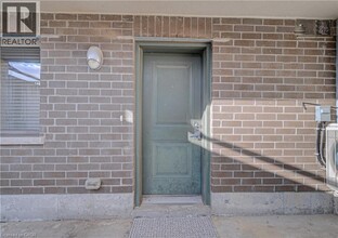 350 Fisher Mills Rd in Cambridge, ON - Building Photo - Building Photo