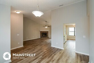 8236 Sawmill Creek Dr in Jacksonville, FL - Building Photo - Building Photo