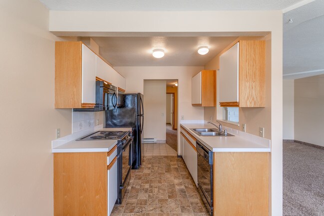 Bellwood Park Apartments in Spokane, WA - Building Photo - Interior Photo