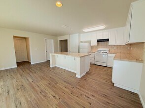 1330 Riverside Ct in Merced, CA - Building Photo - Building Photo