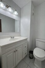 10445 NW 11th St in Pembroke Pines, FL - Building Photo - Building Photo