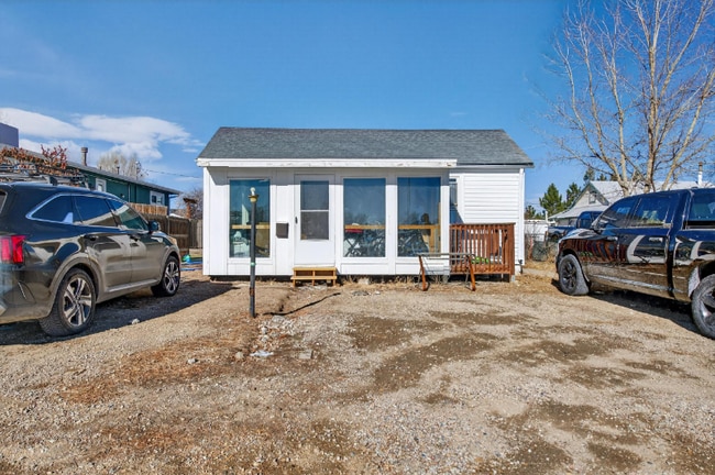 property at 307 E Oak St