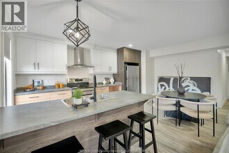 513 Caron Ave in Windsor, ON - Foto de edificio - Building Photo