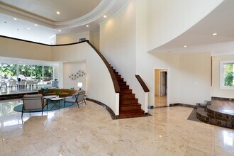 260 Portlock Rd in Honolulu, HI - Building Photo - Building Photo