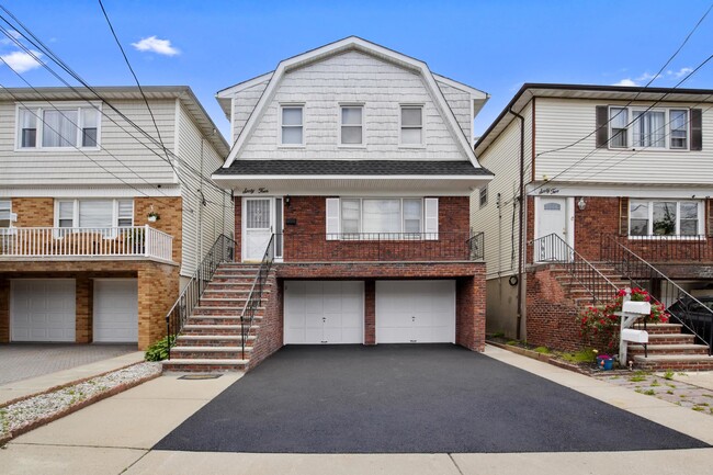 64 Isabella Ave in Bayonne, NJ - Building Photo - Building Photo