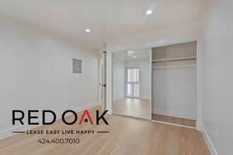 17830 Sherman Way in Los Angeles, CA - Building Photo - Building Photo