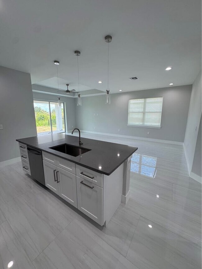 7229 David Blvd in Port Charlotte, FL - Building Photo - Building Photo