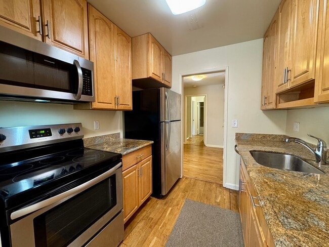 6 Admiral Dr in Emeryville, CA - Building Photo - Building Photo