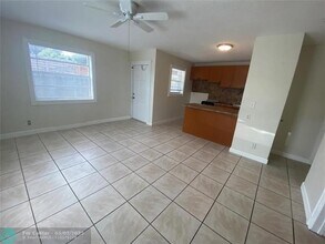 240 SW 23rd St in Fort Lauderdale, FL - Building Photo - Building Photo
