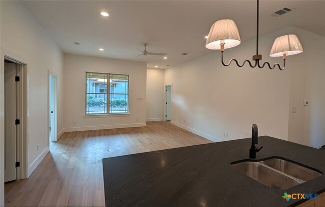 1108 Chestnut St in San Marcos, TX - Building Photo - Building Photo