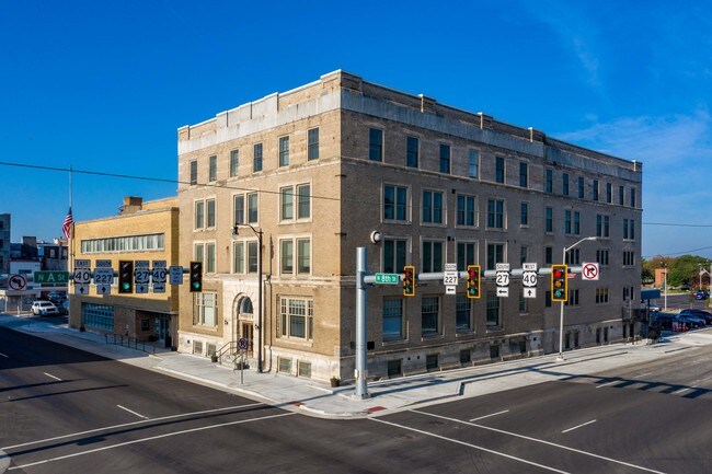 Music City Place in Richmond, IN - Foto de edificio - Building Photo