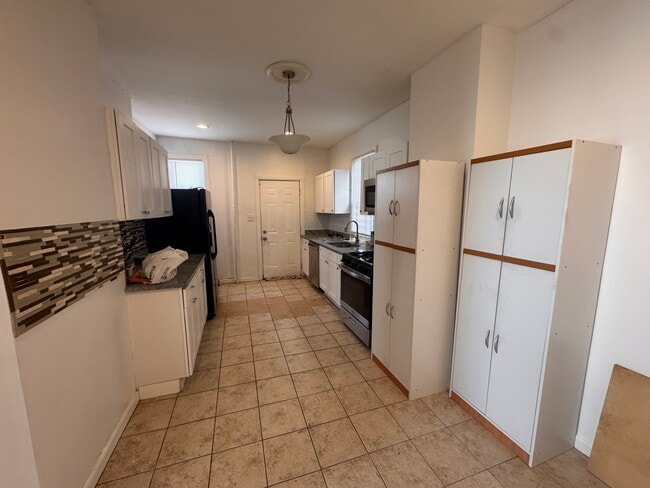 115 Mead St, Unit 1 in Newark, NJ - Foto de edificio - Building Photo