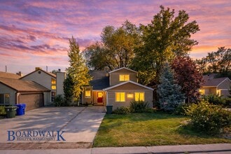 318 Park Creeke Ln in South Salt Lake, UT - Building Photo - Building Photo