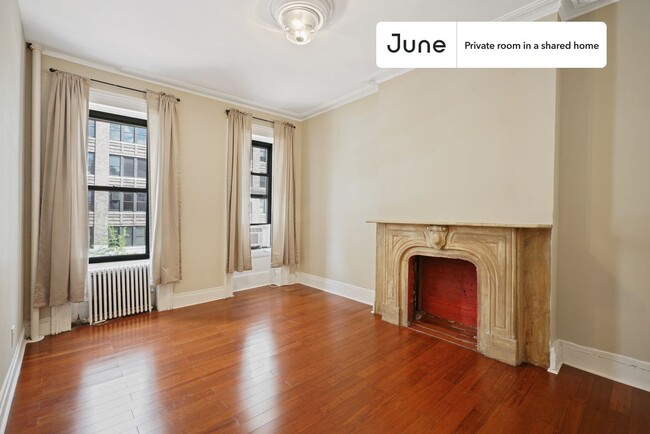 635 9th Ave in New York, NY - Building Photo - Building Photo