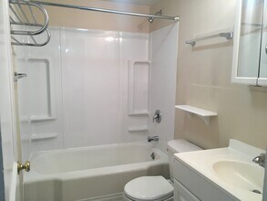 20 Grove St in Portland, CT - Building Photo - Building Photo