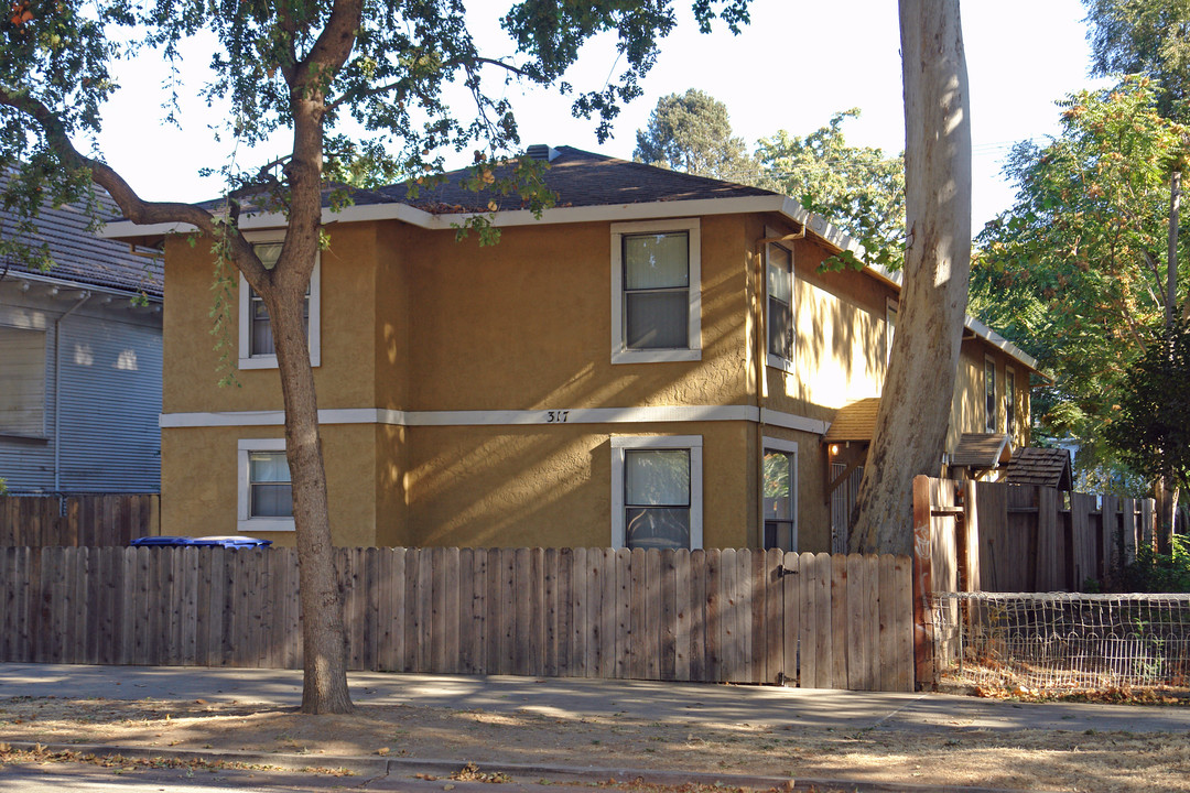 317 U St in Sacramento, CA - Foto de edificio