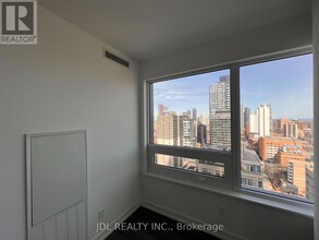 8-2318 Wellesley St W in Toronto, ON - Building Photo - Building Photo