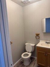 1001 E Division St-Unit -Apt B in Springfield, MO - Foto de edificio - Building Photo