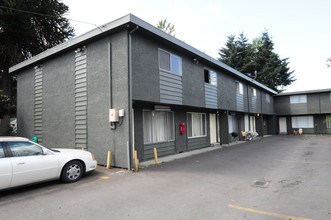 Holly Tree Apartments in Kent, WA - Building Photo - Building Photo