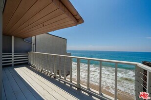 20644 Pacific Coast Hwy in Malibu, CA - Building Photo