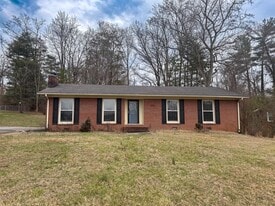 995 Melrose Dr in Cookeville, TN - Building Photo