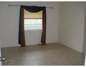 2607 NE 8th Ave, Unit 7 in Wilton Manors, FL - Building Photo - Building Photo
