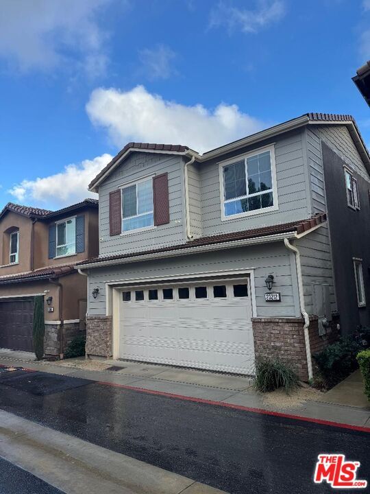 23212 W Canterbury Way in Los Angeles, CA - Building Photo - Building Photo