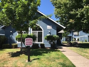 115-Wintercrest Apartments in McMinnville, OR - Building Photo - Interior Photo