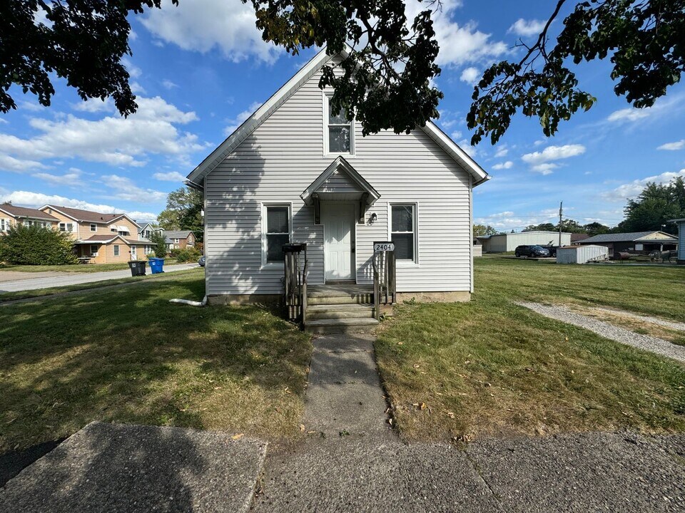 2404 15th St in Moline, IL - Building Photo