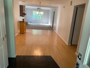 19120 Emerald Dr in Brookfield, WI - Building Photo - Building Photo