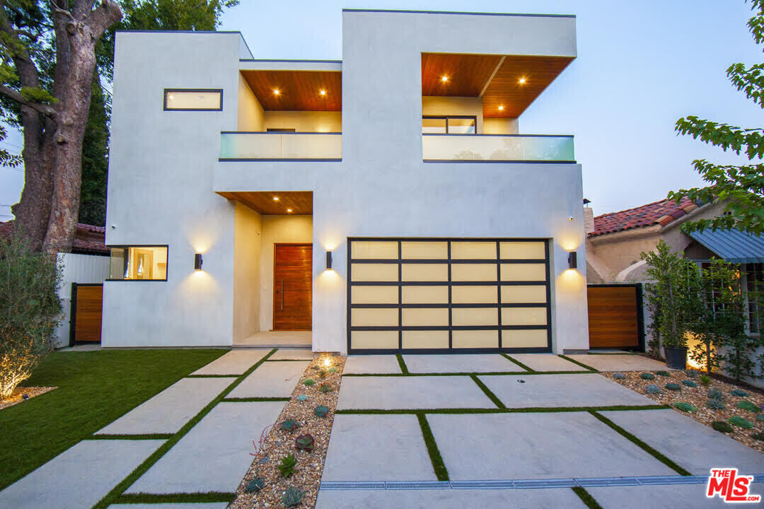 750 N Crescent Heights Blvd in West Hollywood, CA - Building Photo