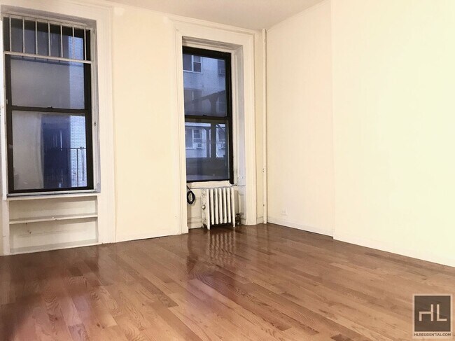 EAST 55 STREET in New York, NY - Foto de edificio - Building Photo